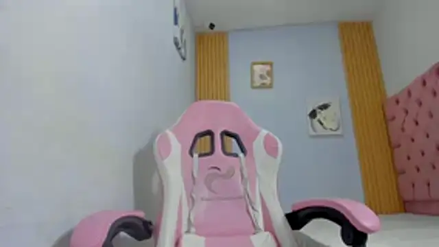 Snapshot of adri_sexboy229 chatting on October 21, 7:11 am adri sexboy229 online show from October 21, 7:11 am