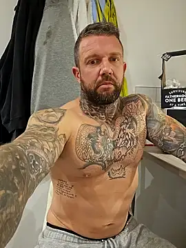 tattedmuscle1 online show from October 31, 6:44 pm