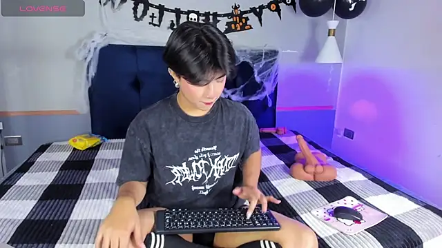 Creamy Angelo online show from October 18, 9:20 pm