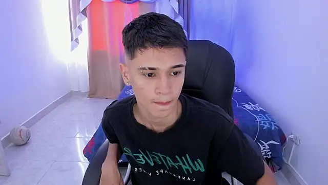 Aron Boyy online show from November 18, 8:01 pm