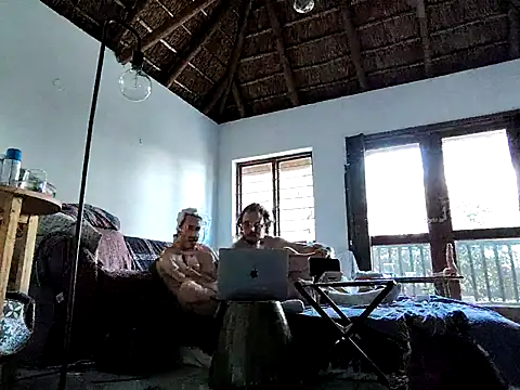 callemehole online show from April 20, 3:03 pm