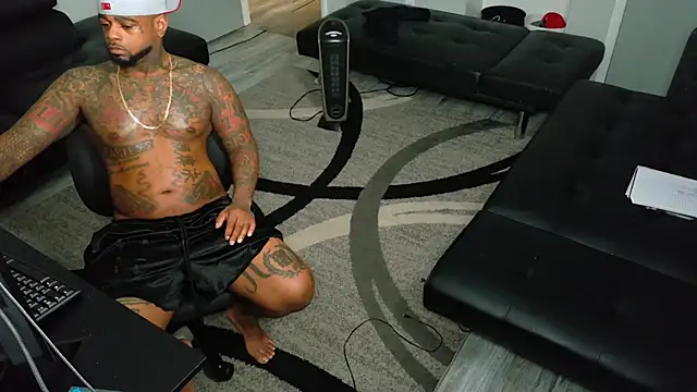 SLANGONDEMHOES online show from April 11, 7:26 am