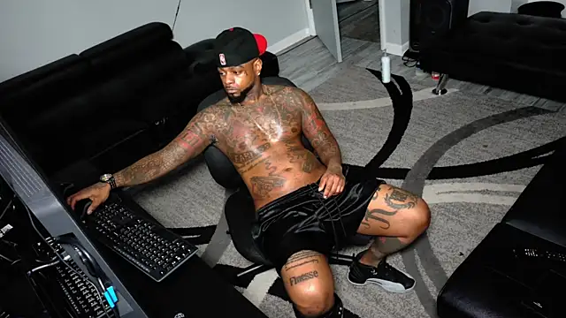 SLANGONDEMHOES online show from March 8, 4:38 am