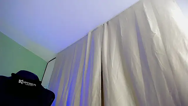 dilan hott  online show from November 18, 9:39 pm