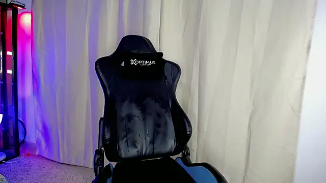 dilan hott  online show from October 24, 9:49 pm