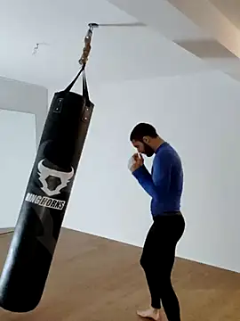 EyesNeverLies online show from October 5, 7:29 pm