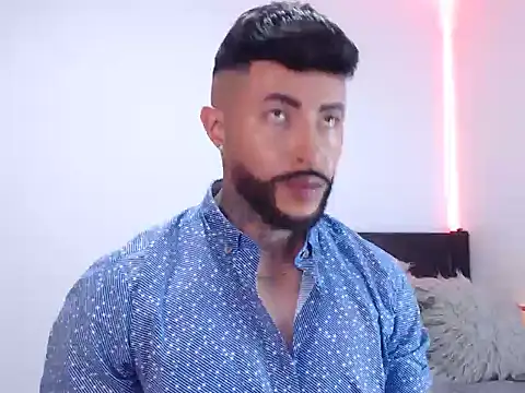 andrea de lucaa online show from October 17, 3:43 am