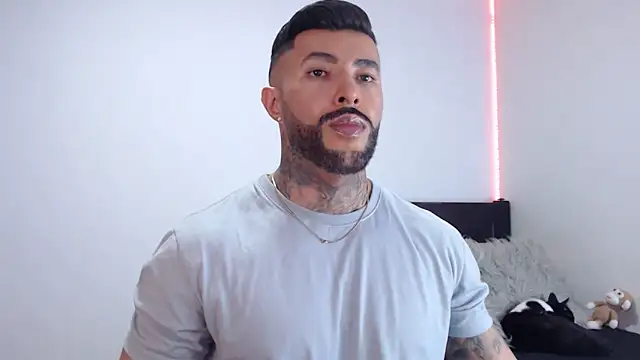 andrea de lucaa online show from October 1, 3:10 am