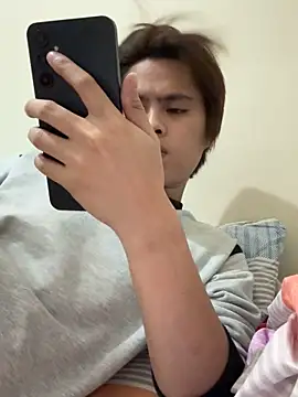 Dhyllan  online show from October 31, 3:15 pm