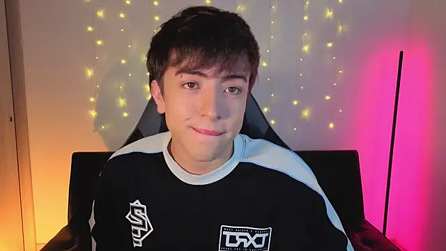 onlinenico online show from December 4, 8:05 pm