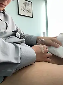 miniyellower online show from February 10, 7:35 am