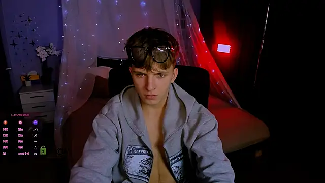 travis wolf  online show from November 5, 8:00 pm