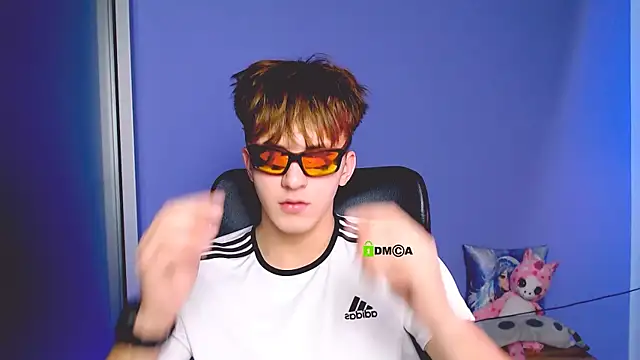 travis wolf  online show from September 17, 5:19 am