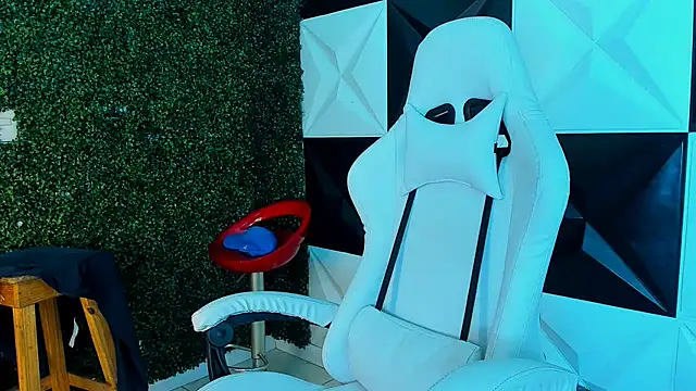 bull cam online show from November 25, 3:47 pm