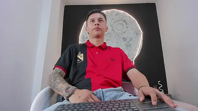 liaamsmiith  online show from October 18, 12:21 pm