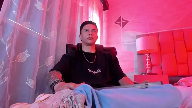 liaamsmiith  online show from March 1, 12:27 pm