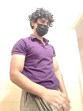 Snapshot of Goodmens5 chatting on October 17, 9:13 am Goodmens5 online show from October 17, 9:13 am