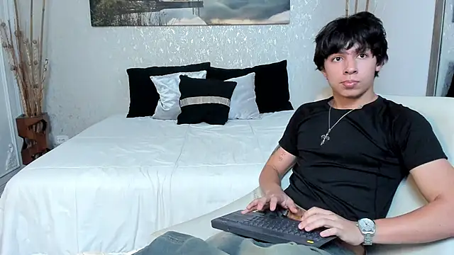 Snapshot of Tyler_durten chatting on September 11, 3:27 am Tyler durten online show from September 11, 3:27 am