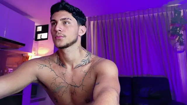 Snapshot of LeoCavalli_ chatting on October 10, 6:56 pm LeoCavalli online show from October 10, 6:56 pm