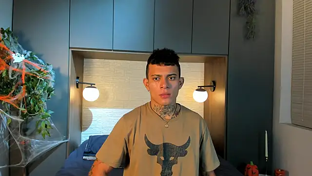 MrJustin  online show from October 25, 9:27 pm