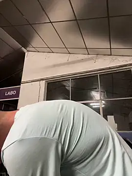 Snapshot of pimousssse chatting on October 4, 1:32 am pimousssse online show from October 4, 1:32 am