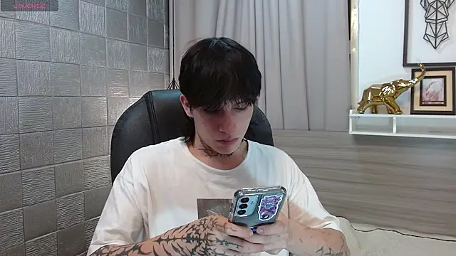 Iantwink18 online show from December 15, 3:36 am