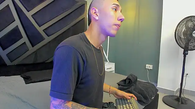 Snapshot of Justin_Lakee chatting on September 22, 11:15 pm Justin Lakee online show from September 22, 11:15 pm