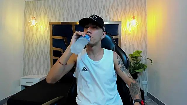 Snapshot of Justin_Lakee chatting on October 15, 11:12 pm Justin Lakee online show from October 15, 11:12 pm