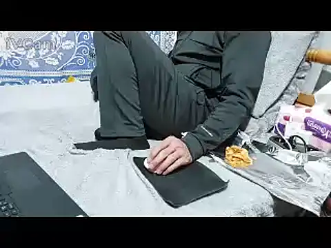 yazinyazin1 online show from February 18, 6:27 pm