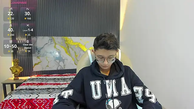 SantiagoRusso18 online show from December 16, 1:07 pm