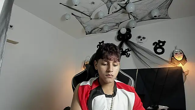 Snapshot of zeusapollofuck chatting on October 15, 11:23 pm zeusapollofuck online show from October 15, 11:23 pm