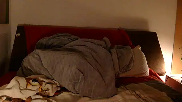 EdelHolz91 online show from April 6, 2:52 am