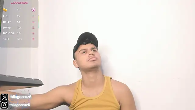 Snapshot of Tthiago_cruz chatting on October 13, 8:37 pm Tthiago cruz online show from October 13, 8:37 pm