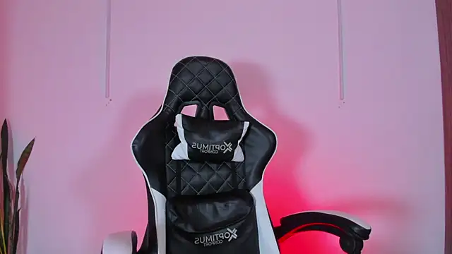 Nickyblazze  online show from September 28, 11:25 pm