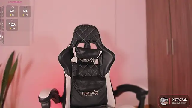 Nickyblazze  online show from November 19, 1:22 pm