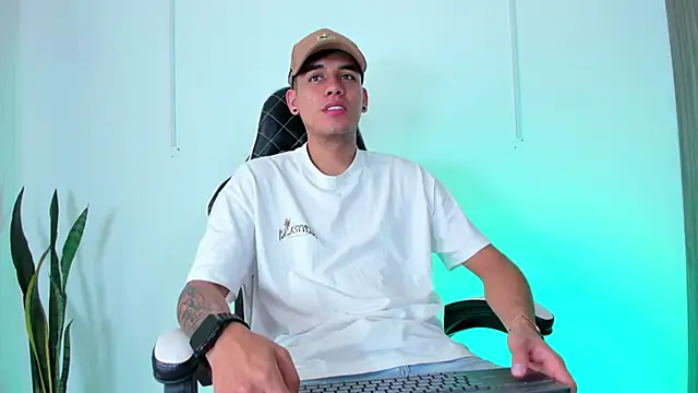 Nickyblazze  online show from September 14, 5:04 pm