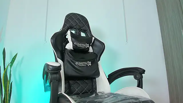 Nickyblazze  online show from October 15, 4:03 pm