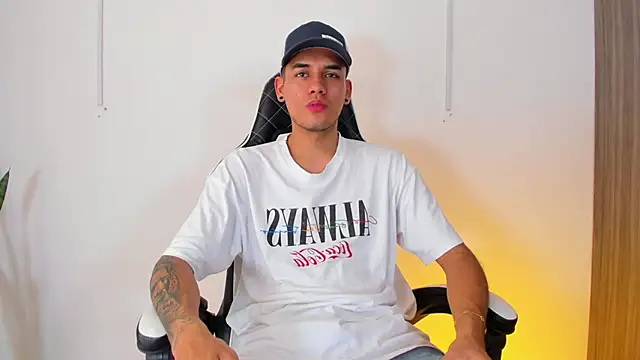 Nickyblazze  online show from September 15, 5:14 pm