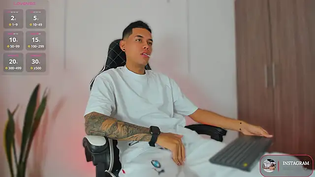 Nickyblazze  online show from December 3, 12:55 pm