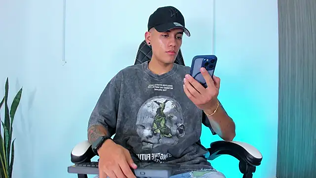 Nickyblazze  online show from September 10, 1:21 pm