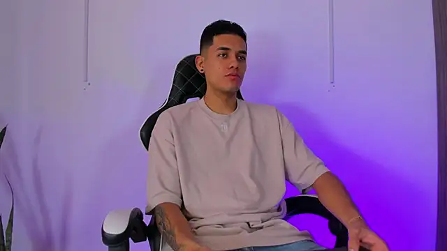 Nickyblazze  online show from September 19, 2:06 pm