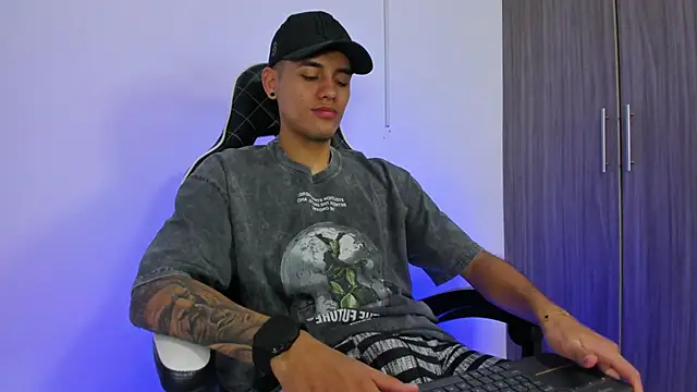 Nickyblazze  online show from September 20, 2:17 pm