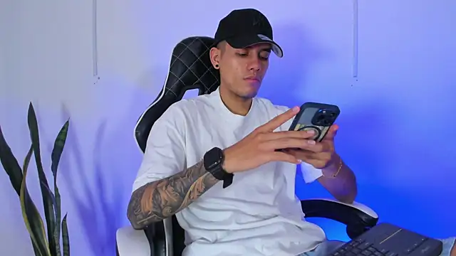 Nickyblazze  online show from September 23, 1:54 pm