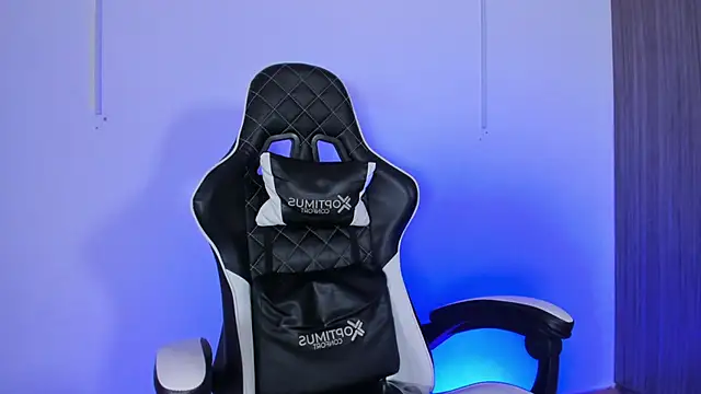 Nickyblazze  online show from September 25, 3:22 pm