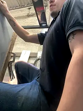 True Di online show from December 18, 4:25 pm