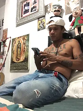 elpeluchenegroxxx3 online show from February 10, 2:05 am