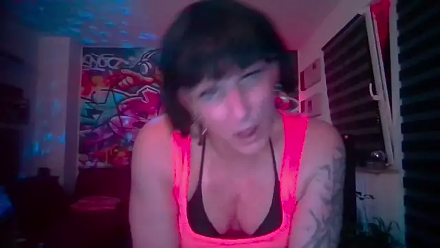 hellgirl1980 online show from July 14, 1:40 am