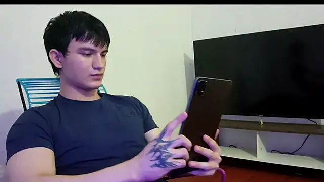 ErickWalton online show from December 2, 7:11 am