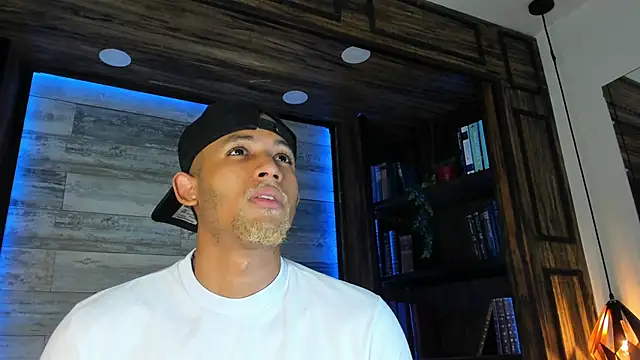 B Wild online show from February 24, 3:18 am