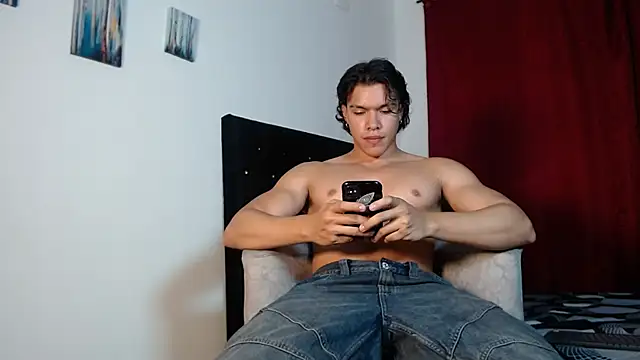 adriel escalante online show from December 4, 3:24 am